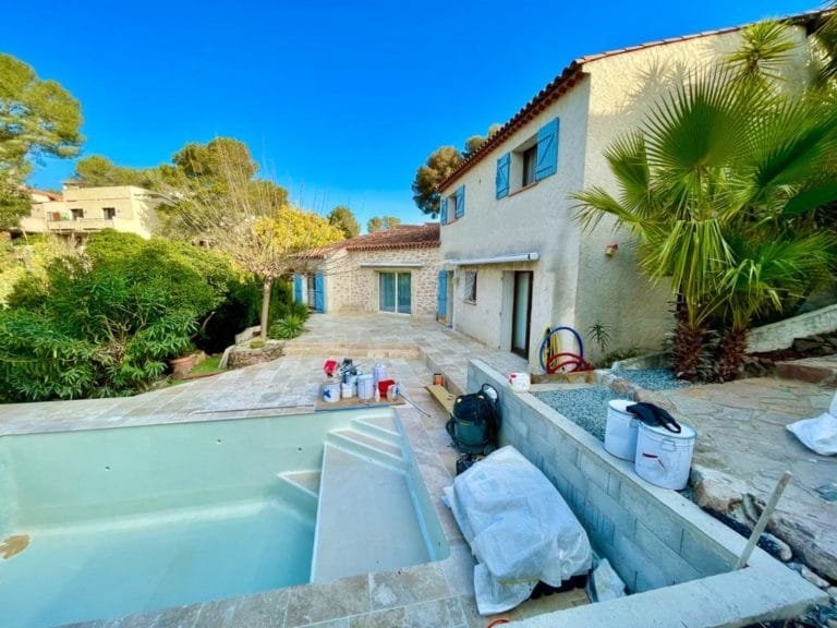 Chantier piscine pour une villa à Fréjus